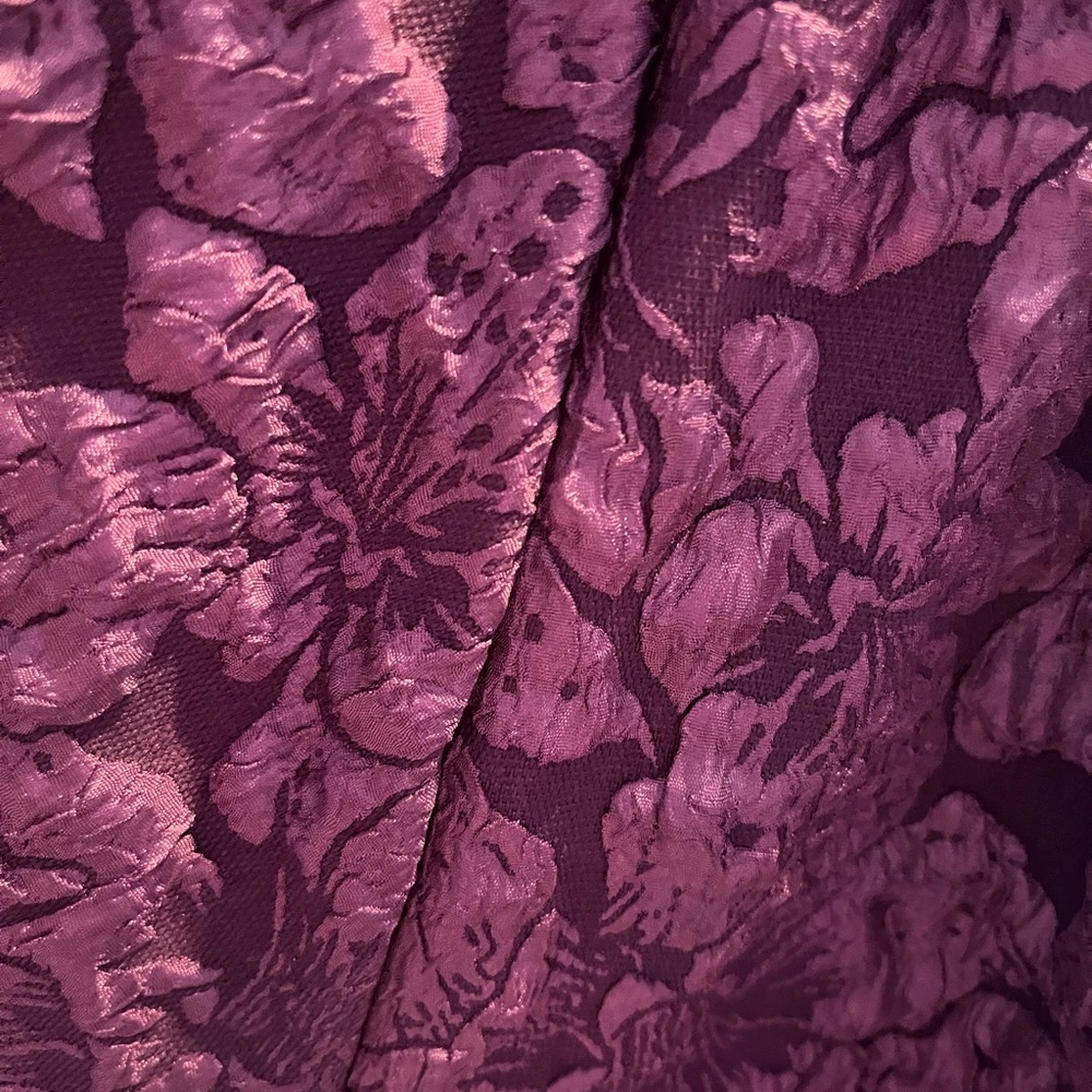 New York and Company size:Large Elegant Purple Textured Puff Sleeve Shift Dress - Picture 4 of 9